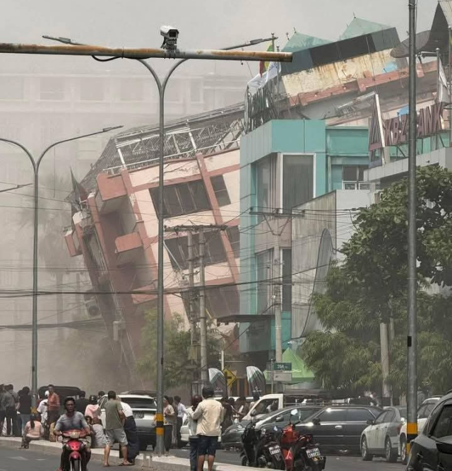 Myanmar’da 7,7 büyüklüğünde deprem! 25 kişi hayatını kaybetti