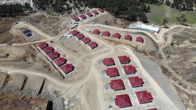 Orman ve baraj manzaralı deprem konutları Kapı Kaya Mahallesi