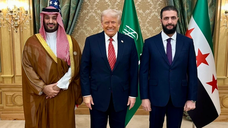 Trump ve Şara, Riyad’da, Suudi Veliaht Prensi Muhammed bin Selman’ın ev sahipliğinde bir araya geldi.
