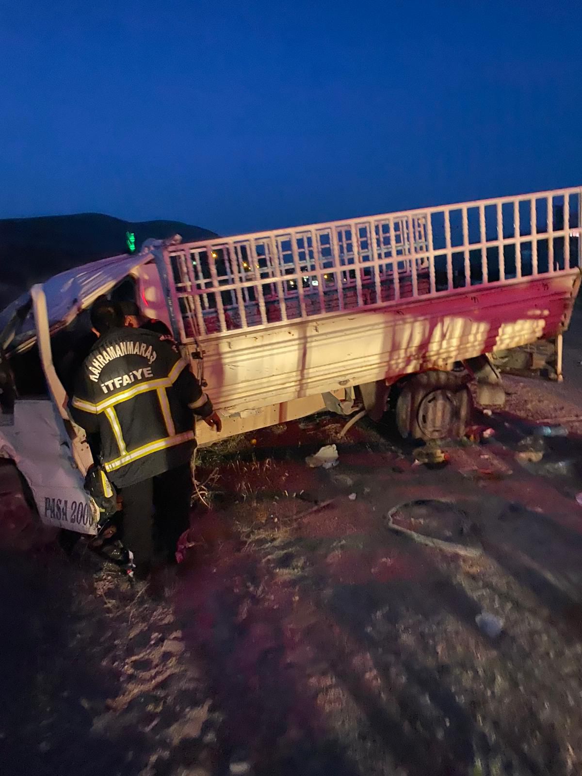 Elbistan Akçırı Kabaağaç arası çift taraflı trafik kazası yaralı sağlık ekiplerine teslim edilmiştir