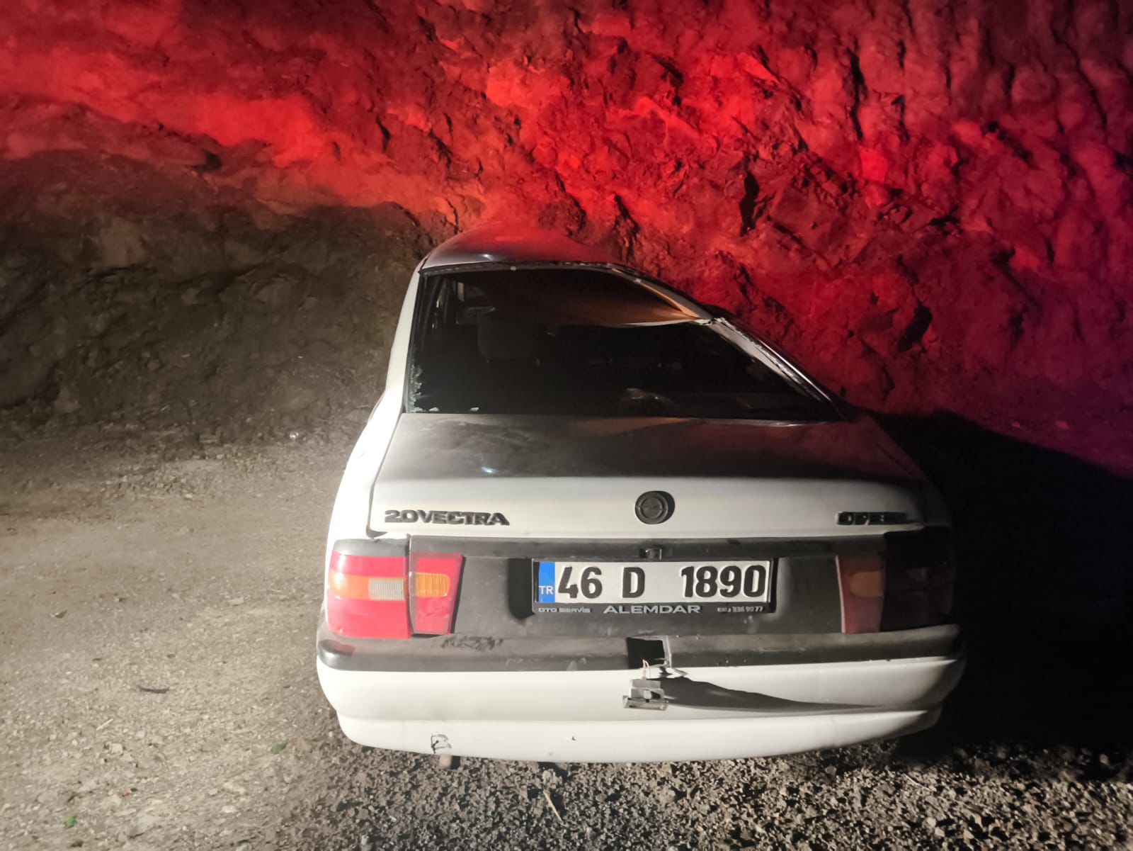 Kahramanmaraş.Afşin . ilçesinde Kötüre Rampası’nda Tek Taraflı Kaza: Araç Şarampole Uçtu