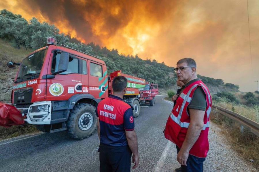 İzmir Büyükşehir Belediye Başkanı Cemil Tugay: “Şu anda Çeşme, Ödemiş, Aliağa, Buca, Selçuk ve Kiraz ilçelerimizdeki birçok yangını