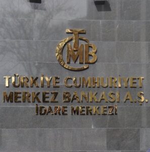 Merkez Bankası politika faizini %46’dan %43’e düşürdü.