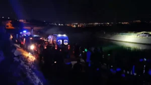 Kahramanmaraş.Gölkent kanala araç uçma vakası 4 kişilik aile anne baba ve 2