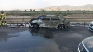 Kahramanmaraş.Sanayi Grubu b vardiyası çakırlar mah. Adana yolu küçük araç yangını