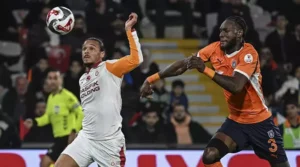 Başakşehir 1-2 Galatasaray  Lider, millî maç arasından galibiyetle döndü
