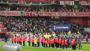 siyah-beyazlılar 3-1 kazandı.