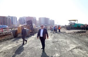 BAŞKAN AKPINAR DOĞUKENT MAHALLESİNDE DEVAM EDEN ÇALIŞMALARI YERİNDE İNCELEDİ