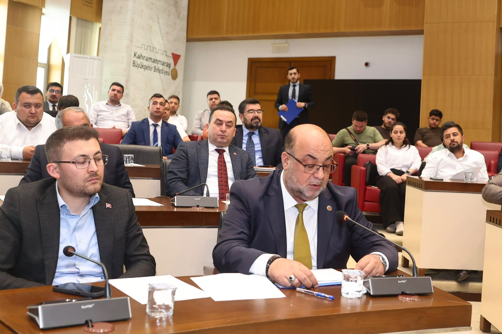 Sayın Başkan, kıymetli meclis üyeleri; Kısa ve net konuşacağım. Kahramanmaraş deprem sonrası ciddi bir sıkışmışlık yaşıyor