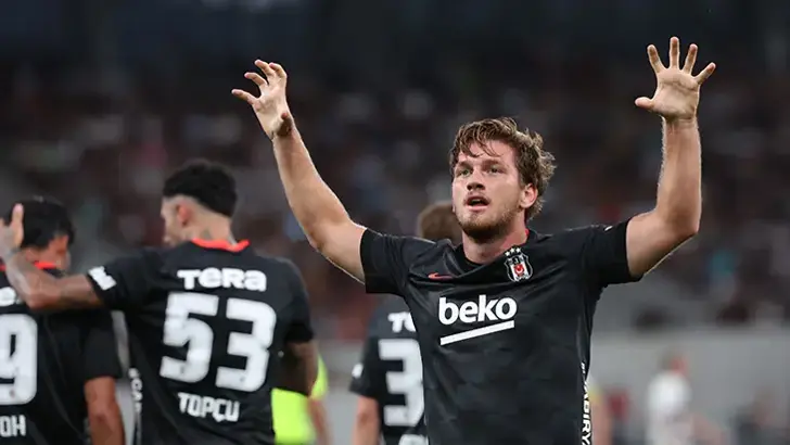 Beşiktaş Semih Kılıçsoy sahneye çıktı