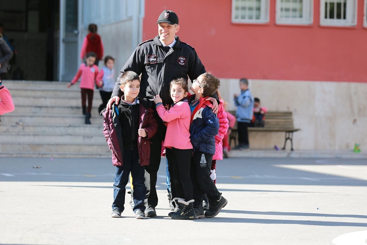 okullara 30 bin güvenlik görevlisi atanacak.