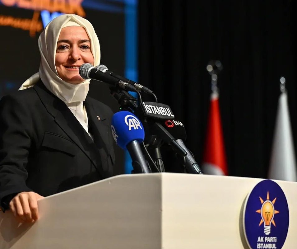 AK Parti Genel Başkan Yardımcısı Fatma Betül Sayan Kaya görevinden İSTİFA ETTİ.