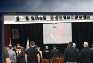 Üniversitelerde Güvenlik Tedbirleri Kapsamında Eğitim Gerçekleştirildi Kahramanmaraş İl Emniyet Müdürlüğü koordinesinde, Kahramanmaraş Sütçü İmam Üniversitesi ve İstiklal Bilim ve Teknoloji Üniversitesi kampüsleri ile kampüs dışında bulunan ek binalarda görev yapan özel güvenlik görevlilerine yönelik güvenlik ve farkındalık eğitimi gerçekleştirilmiştir. 🎓 Eğitim kapsamında; üniversitelerde huzur ve güven ortamının sürdürülebilmesi, öğrenci ve personelin güvenliğinin sağlanması, olası olumsuzluklara karşı alınacak tedbirler ile özel güvenlik görevlilerinin görev ve sorumlulukları ele alınmıştır. 🛡️ Güvenli Üniversite, Güvenli Gelecek. #Kahramanmaraş #KahramanmaraşEmniyetMüdürlüğü #Emniyet #Üniversite #Güvenlik #ÖzelGüvenlik #KSÜ #İstiklalÜniversitesi #GüvenliKampüs